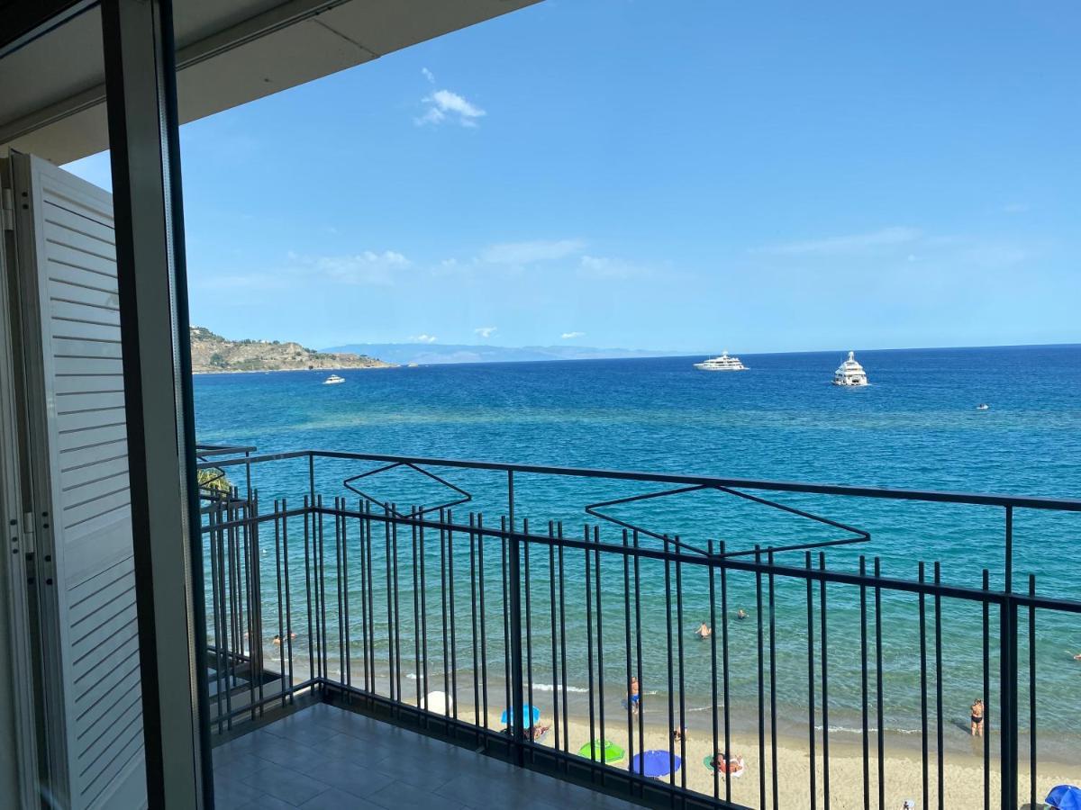 Apartamento La Mansarda Giardini-Naxos Exterior foto