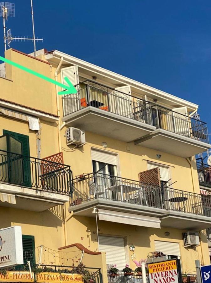 Apartamento La Mansarda Giardini-Naxos Exterior foto