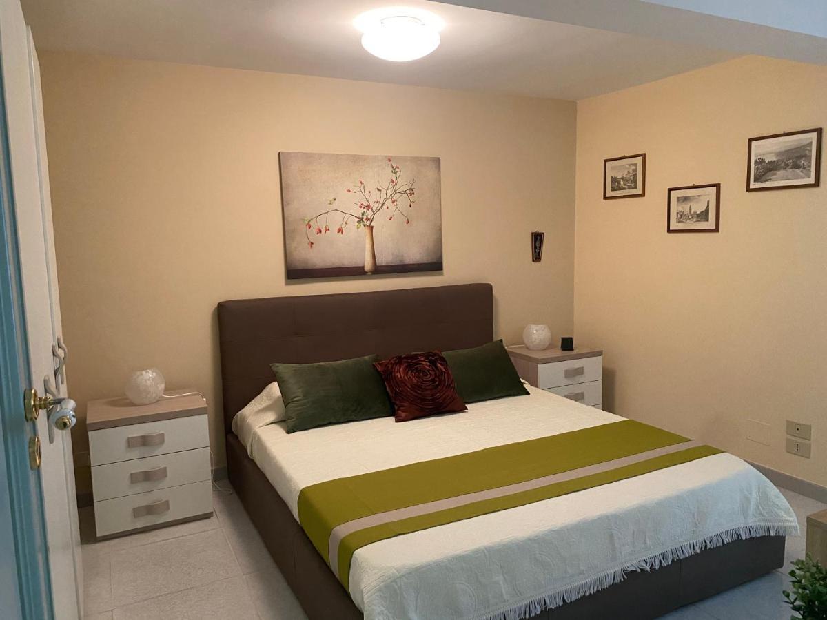 Apartamento La Mansarda Giardini-Naxos Exterior foto