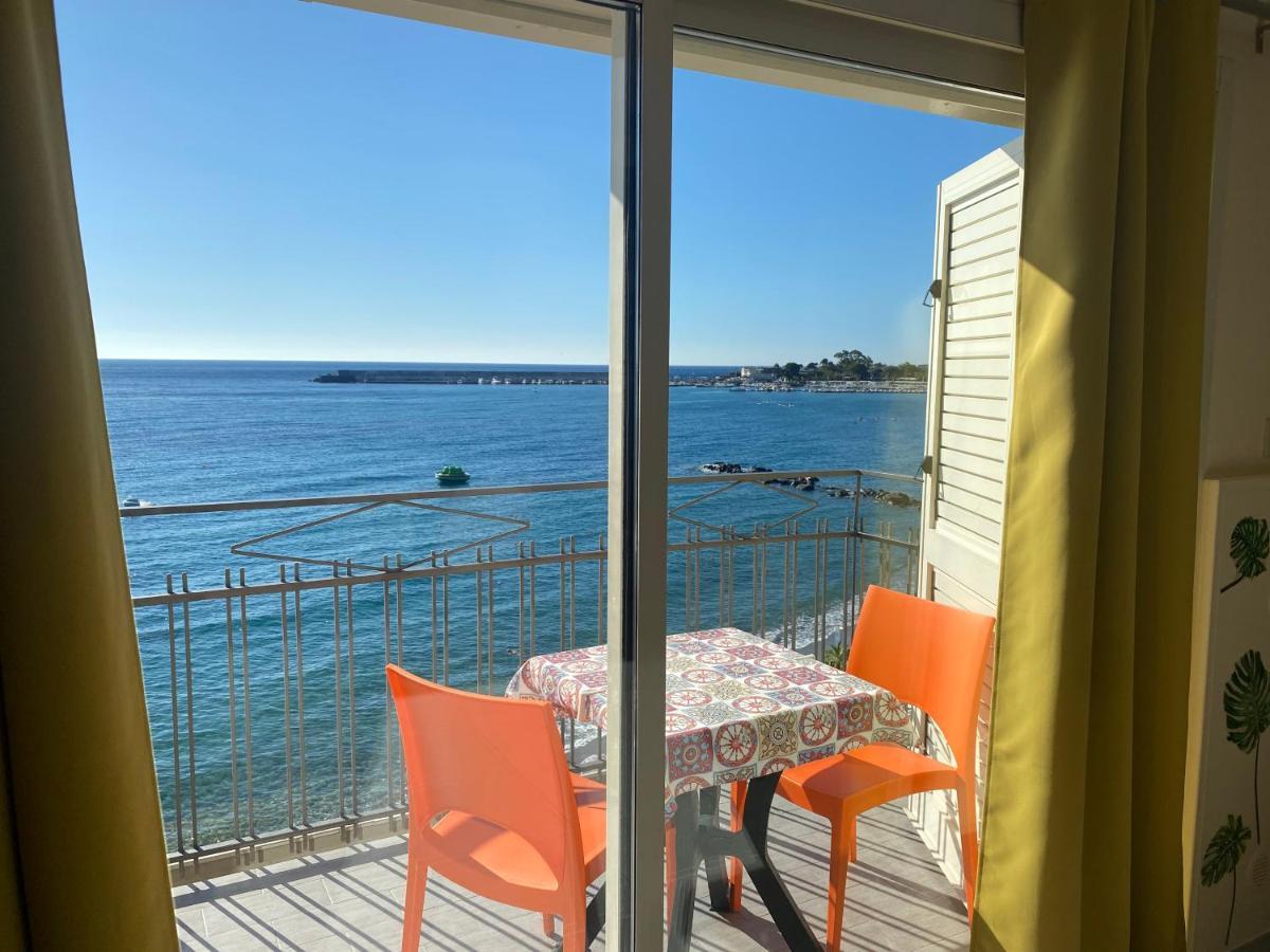 Apartamento La Mansarda Giardini-Naxos Exterior foto